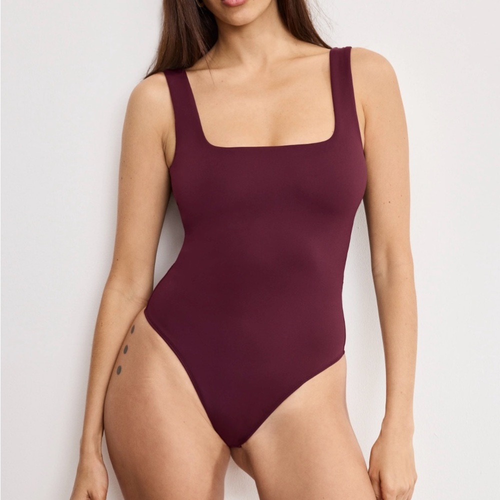 Good American Modern Tank Square Neck Contour Sculpting Thong Bodysuit in Brick